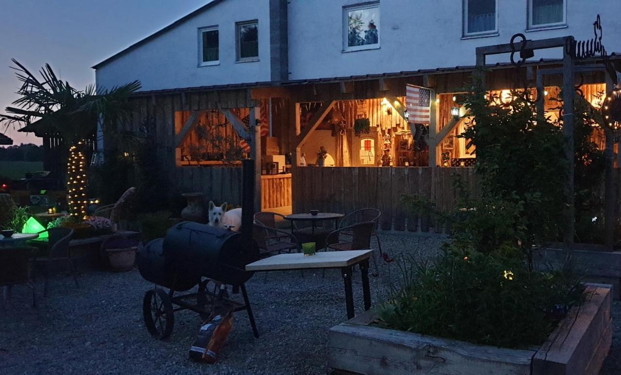 Chrom Ranch Reiterhof Bed & Breakfast เมมมิงเงน ภายนอก รูปภาพ