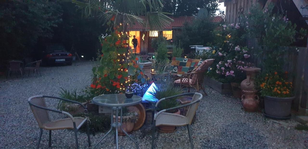 Chrom Ranch Reiterhof Bed & Breakfast เมมมิงเงน ภายนอก รูปภาพ