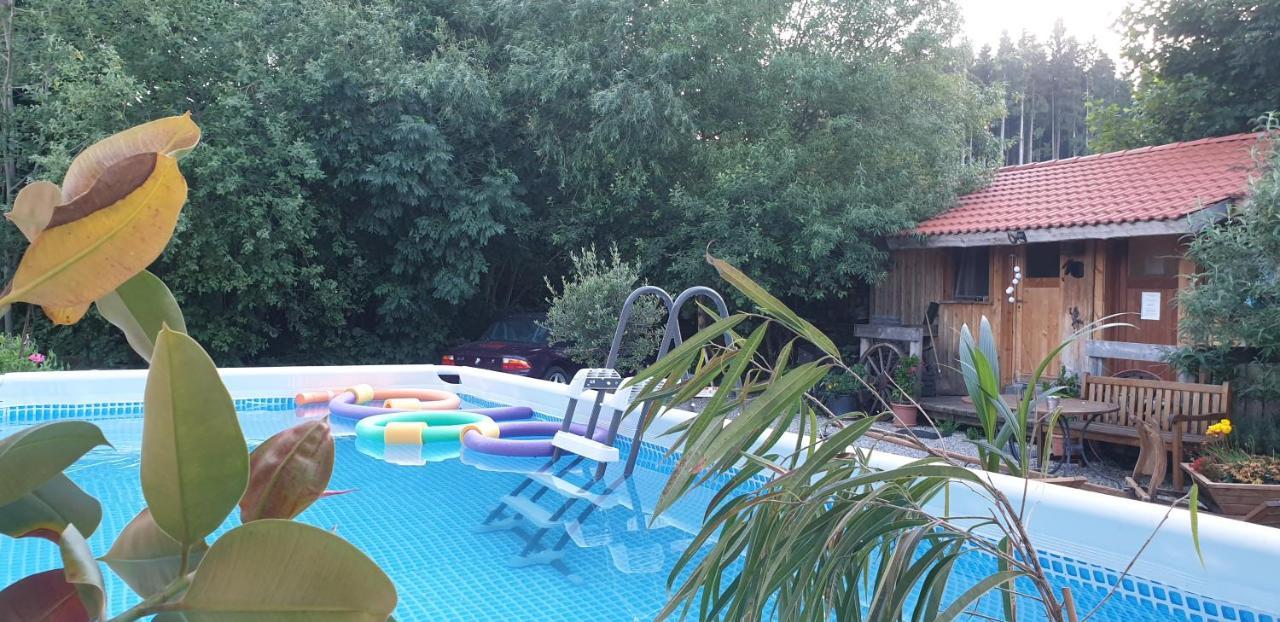 Chrom Ranch Reiterhof Bed & Breakfast เมมมิงเงน ภายนอก รูปภาพ